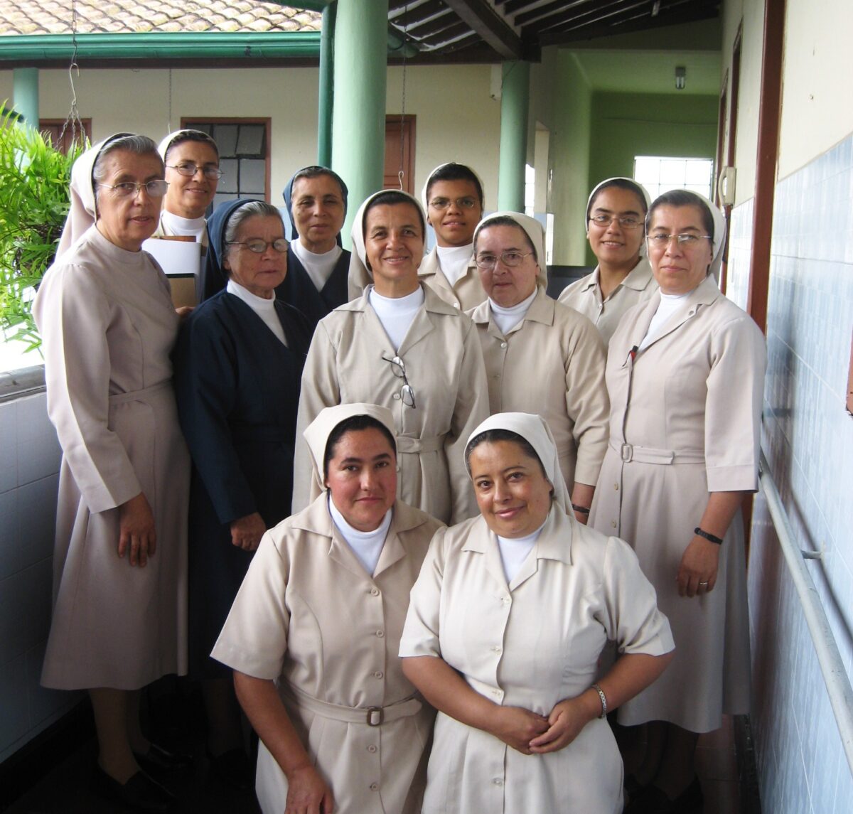 FELICITAMOS A LAS HIJAS DE LA CARIDAD DE SAN VICENTE DE PAÚL